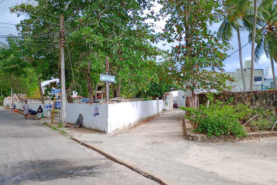 El Callejoncito, Acceso a la playa Juan Dolio